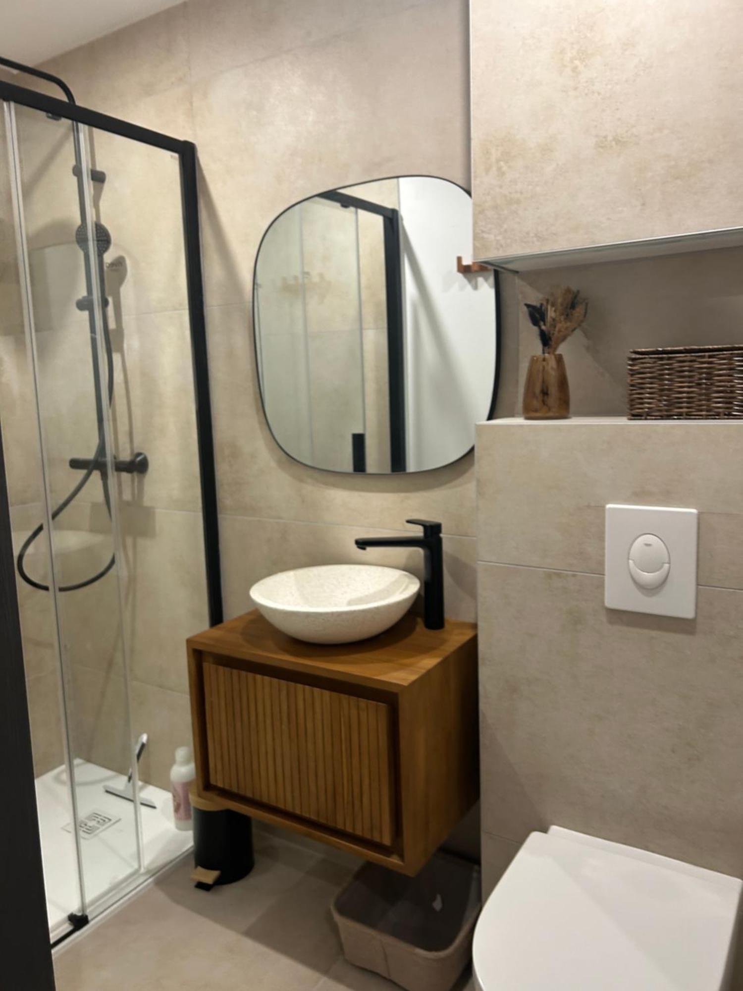 Studio Prestige Avec Terrasse Le Chene Dore Au Coeur Du Centre Touristique Cite Des Loisirs 200 M Du Galaxie,Face Au Snowworld Parking Gratuit Privatif Amneville Bagian luar foto