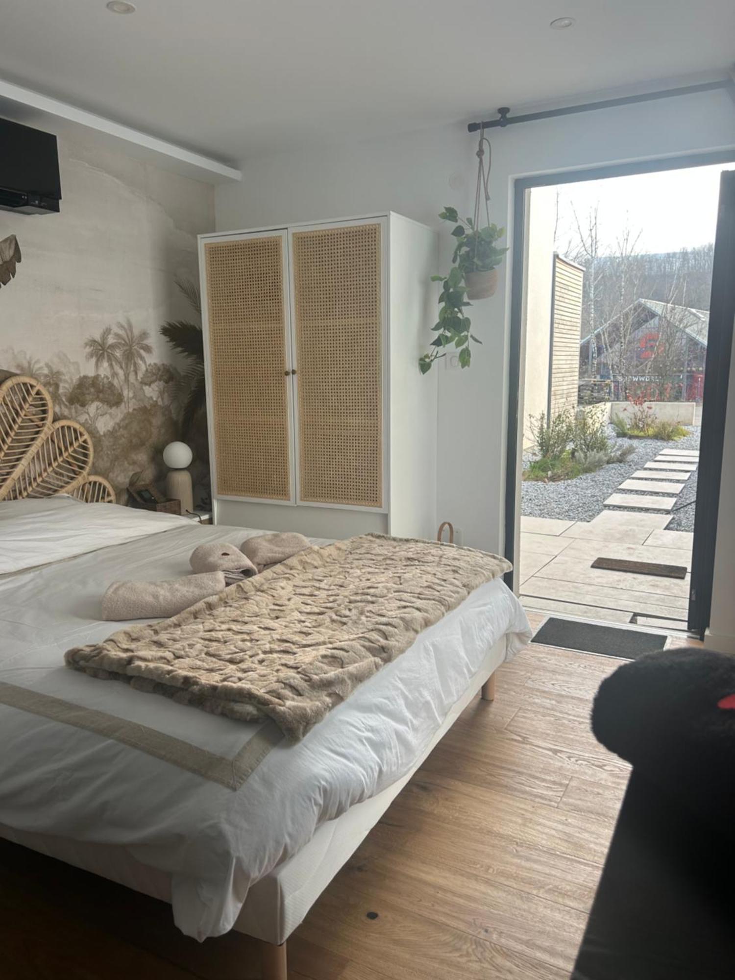 Studio Prestige Avec Terrasse Le Chene Dore Au Coeur Du Centre Touristique Cite Des Loisirs 200 M Du Galaxie,Face Au Snowworld Parking Gratuit Privatif Amneville Bagian luar foto