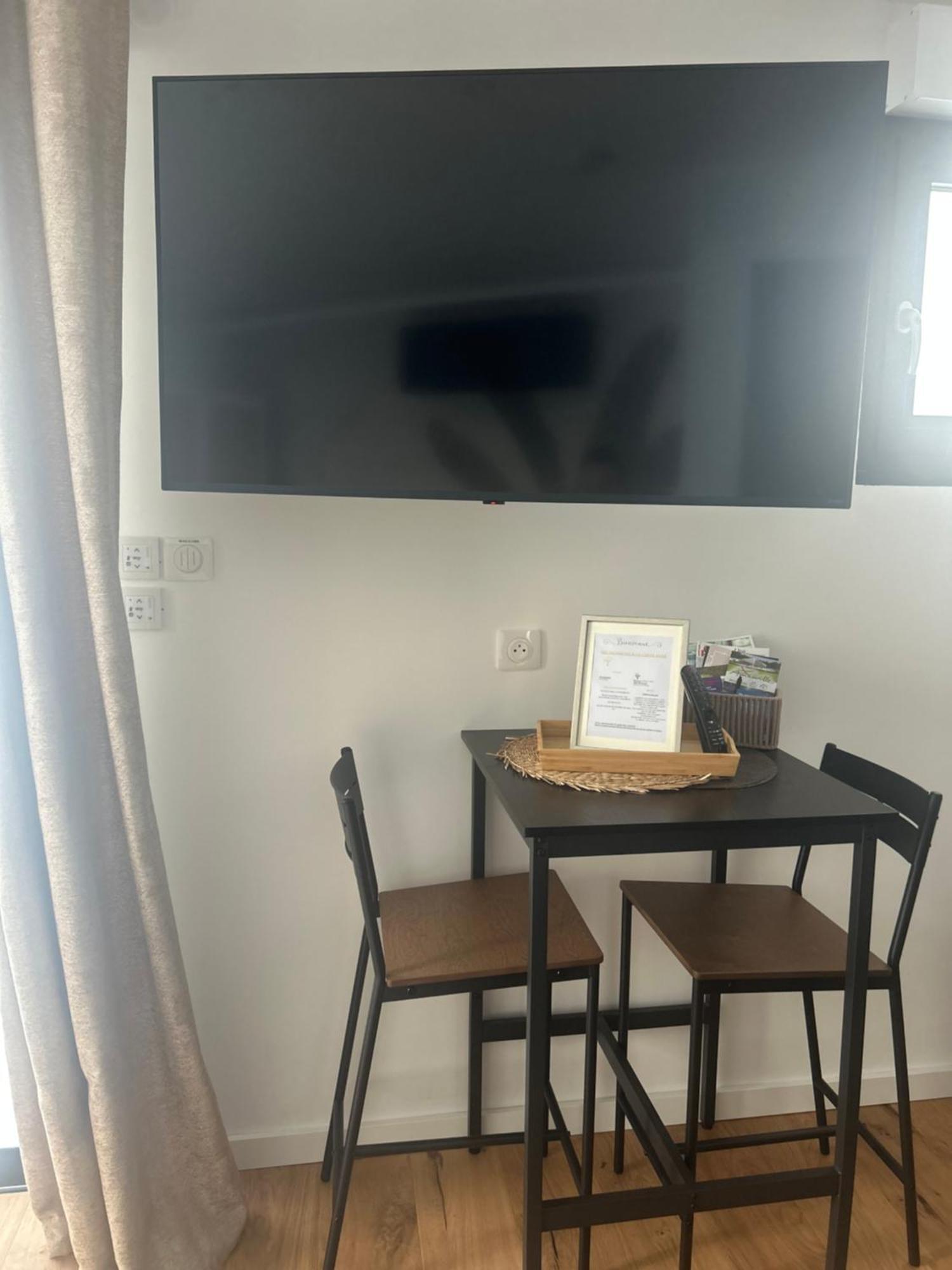 Studio Prestige Avec Terrasse Le Chene Dore Au Coeur Du Centre Touristique Cite Des Loisirs 200 M Du Galaxie,Face Au Snowworld Parking Gratuit Privatif Amneville Bagian luar foto